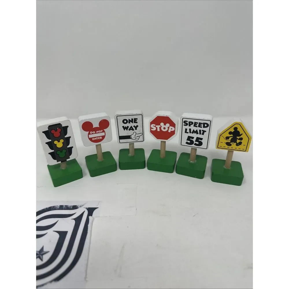 Lot of 25 Melissa and Doug Disney Mickey Mouse Town with Buildings *See‎ Photos*
